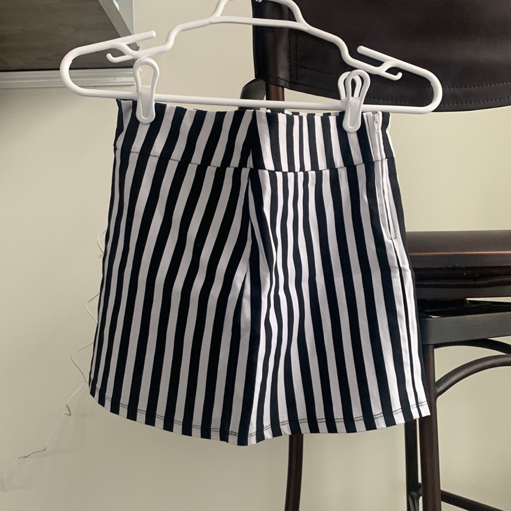 Vertical striped black and white mini skirt